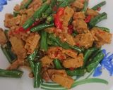 Foto langkah ke 5 dari resep Tumis pedas oncom kacang panjang.