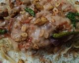 A picture of step 7 of Singaporean rice.