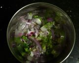 A picture of step 1 of Noodles stuffed omelette.