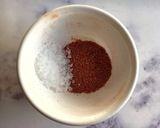 Foto del passaggio 2 della ricetta Sale aromatizzato al pomodoro, ricetta del riciclo 🌷