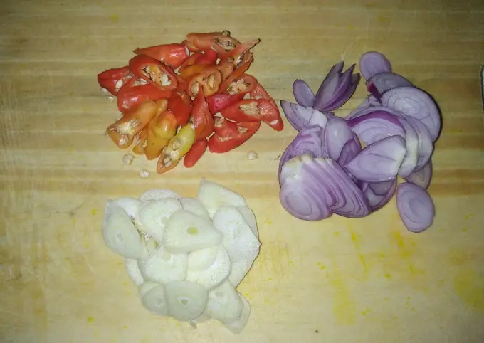 Langkah-langkah untuk membuat Cara bikin Tumis Kangkung Rumahan