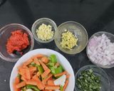 A picture of step 2 of Stir fry veggies in szechuan.