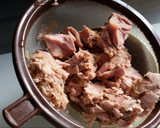 Foto del paso 6 de la receta: Ensaladilla Rusa con Lunas de Huevo