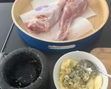 Foto del paso 2 de la receta: Paletilla de lechazo asada en cocotte