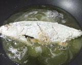Foto langkah ke 4 dari resep Ikan Kembung Goreng.