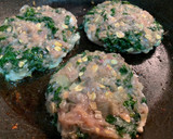 Foto del paso 4 de la receta: Hamburguesas de pollo con kale y portobello🍗🌱