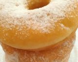 Foto langkah ke 4 dari resep Donat tabur gula halus.