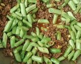 Foto langkah ke 3 dari resep Buncis cah daging giling.