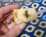 Foto del paso 5 de la receta: Bizcochuelo esponjoso con pera y pasas sin manteca