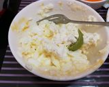 A picture of step 2 of Wasabi Cream Cheese Eggs White and Runny Yolk Sandwich.