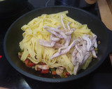 Foto del paso 7 de la receta: Tagliatelle con pollo, champiñones y verdura