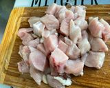 Une image de l'étape 1 de Poulet au lait de coco et poivrons.