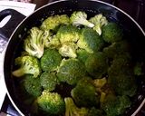 A picture of step 1 of Green broccoli quiches🥦🌶🍗🥕.