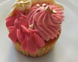 Foto del paso 5 de la receta: Cupcakes de Champaña con relleno de fresa y Buttercream de Coco
