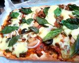 Foto langkah ke 5 dari resep Margherita Pizza 🍕Thin and Crispy.. pasti nagih!.