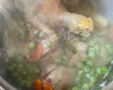 Foto del paso 4 de la receta: Pollo arvejado con arroz 🍗