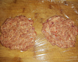 Foto del paso 2 de la receta: Hamburguesa rellena con queso