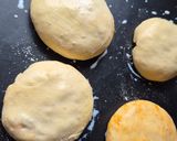 Une image de l'étape 8 de Bun's farcies au boeuf et cheddar et lardons crème fraîche cheddar.
