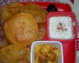 A picture of step 32 of Gujrati masala puri with aloo sabji.