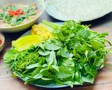 Hình bước làm 3 của món Mực Hấp Cuốn Bánh Tráng Rau Muống