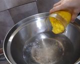 Foto langkah ke 2 dari resep Ayam Goreng Kremes.