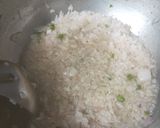 A picture of step 3 of Matar kulcha.