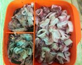 Foto langkah ke 2 dari resep Tumis cumi hitam saos tiram.