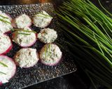 Foto del paso 10 de la receta: Canapes de pate casero con rabanitos