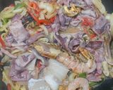Foto del paso 2 de la receta: Paella de mariscos al vino