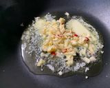 Foto del paso 3 de la receta: Spaghetti - mar y monte (setas y gambas)