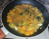 Foto del passaggio 2 della ricetta Filetto di sgombro con datterini gialli