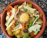 Foto del paso 3 de la receta: Huevos al Plato con Colas de Rape