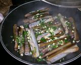 Foto del paso 3 de la receta Navajas a la plancha con ajo y perejil