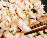 Hình bước làm 4 của món Sụn Gà Xào Sả Ớt