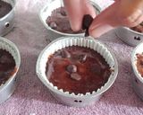 Foto langkah ke 4 dari resep Choco Banana Muffin (no mixer, no oven).