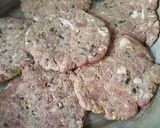 A picture of step 4 of Kachay Qeemay k kabab.