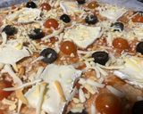 Foto del paso 9 de la receta: 1-Masa de coliflor para pizza. 2- Pizza con base de coliflor, cherrys y quesos