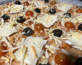 Foto del paso 9 de la receta: 1-Masa de coliflor para pizza. 2- Pizza con base de coliflor, cherrys y quesos