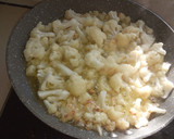 Foto del paso 2 de la receta: Tortilla de coliflor rellena de queso 🥦 🧀