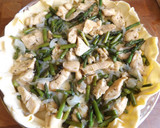 Foto del paso 3 de la receta: Quiché de pollo con espárragos y aguacate