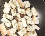 صورة لخطوة 1 من وصفة بيض بقطع التوست المحمص والزعتر 🍞🥚