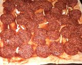 3 sajtos szalámis pizza recept fázis 2 fotója