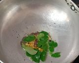 A picture of step 2 of Samolina Upma.