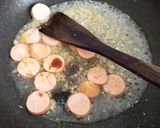 Foto langkah ke 2 dari resep Tumis Pokcoy Sosis Saus Tiram.