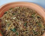 Foto langkah ke 7 dari resep 36. Bihun Goreng Simpel.