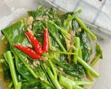 รูปขั้นตอนการทำที่ 3 ของ ยอดคะน้าผัดปลาเค็ม 🥬 🌶 / Stir fried Chinese kale with salted fish 🥬 🌶