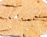 गुड़ तिल की चिक्की (gud til ki chikki recipe in hindi) रेसिपी चरण 5 फोटो