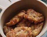 Foto langkah ke 2 dari resep Bakwan Mie Daging finger food Mpasi 1th+.