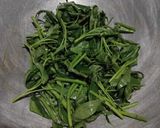 Foto langkah ke 2 dari resep Tumis Kangkung dengan Telur Ceplok.