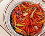 Foto langkah ke 2 dari resep Sambal Ikan Asin + Kucai.
